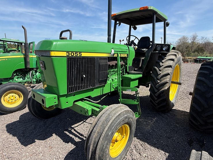 john-deere-3055-image-1