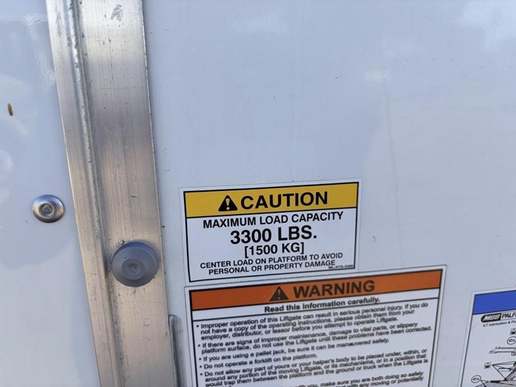 2023-isuzu-nrr-image-7