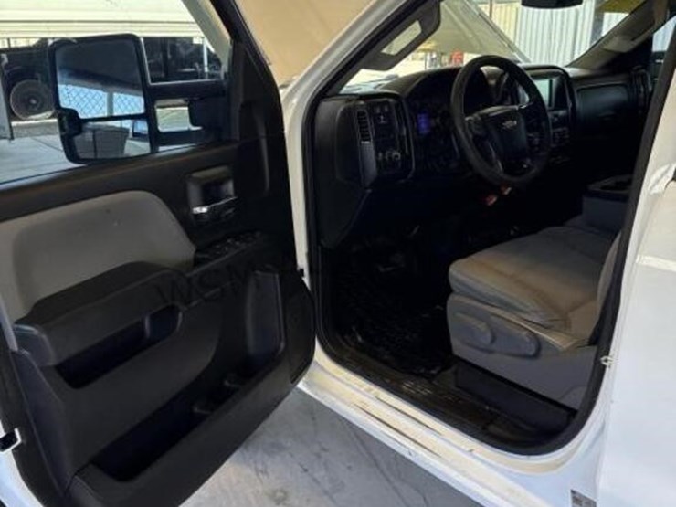 2019-chevrolet-silverado-2500hd-image-23