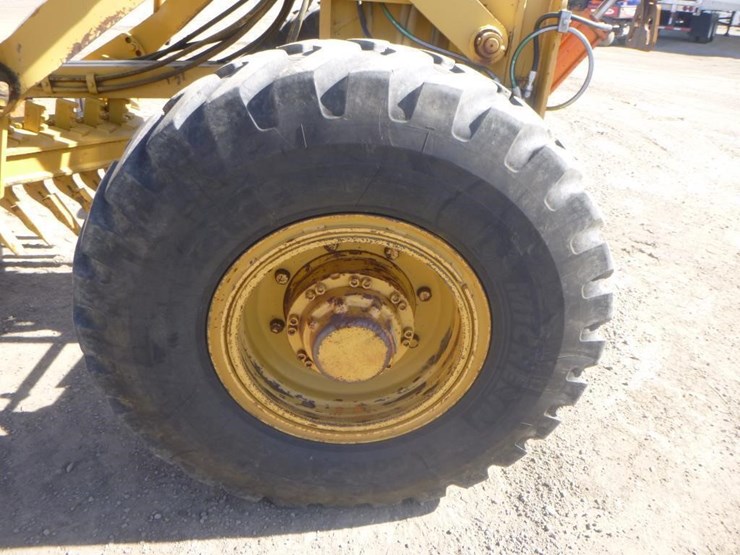 2005-caterpillar-143h-image-43