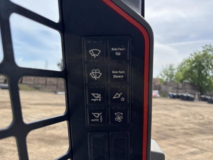 2022-bobcat-t66-image-29