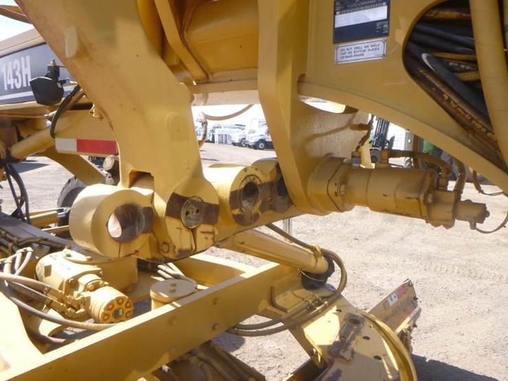 2005-caterpillar-143h-image-21