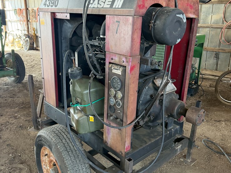 case-ih-4390-image-4