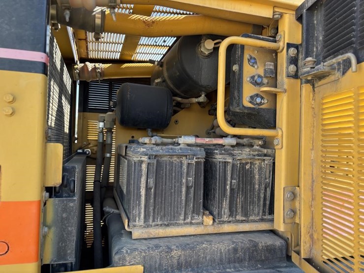 2006-caterpillar-143h-image-75