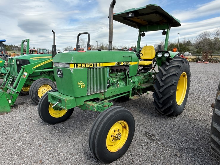 john-deere-2550-image-1