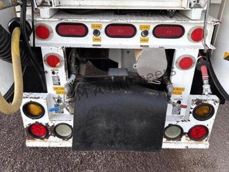 2009-international-durastar-4400-image-21