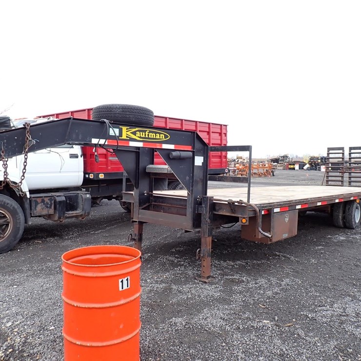 KAUFMAN 32' GOOSENECK TRAILER
