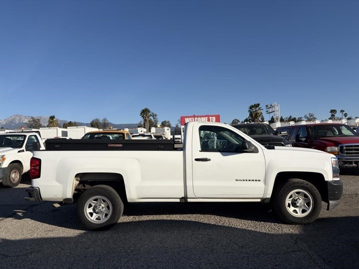 2018-chevrolet-1500-image-8