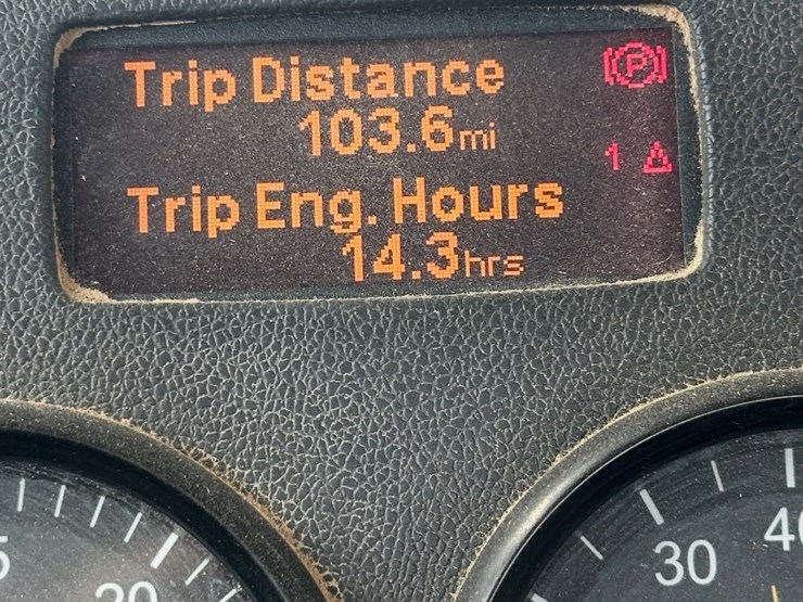 2011-peterbilt-367-image-15