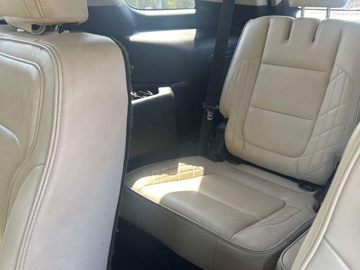 2016-ford-explorer-platinum-image-12