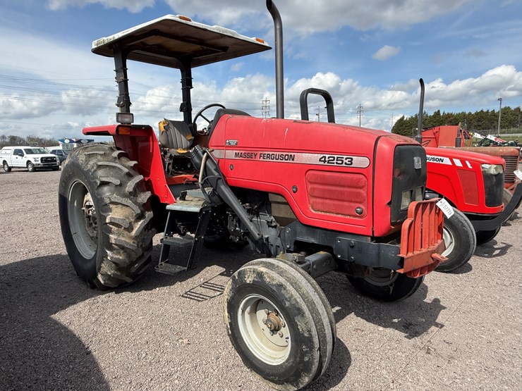massey-ferguson-4253-image-1