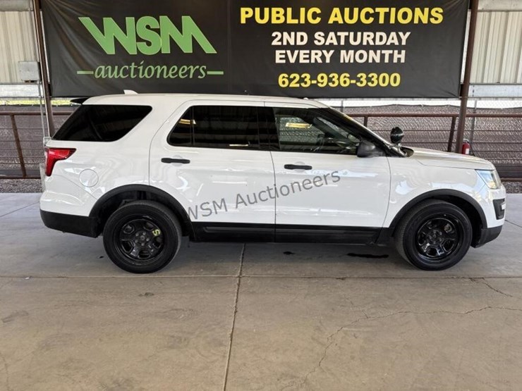 2017-ford-explorer-image-1