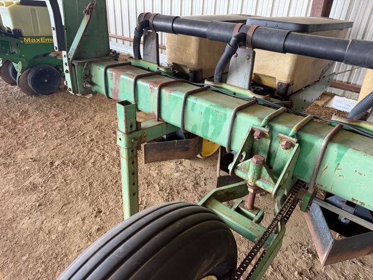 john-deere-7300-image-35