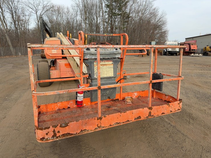 2015-jlg-600s-image-8