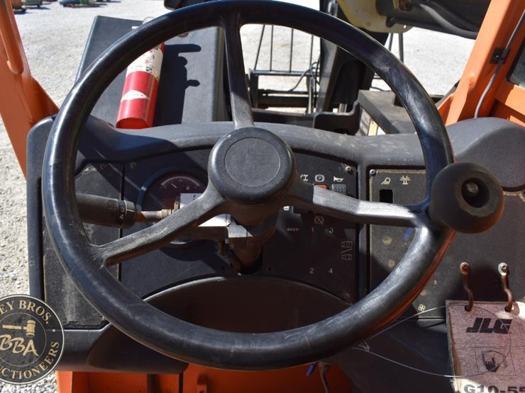 2015-jlg-g10-55a-image-58