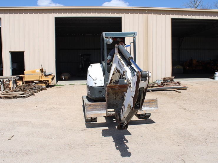 2011-bobcat-e35-image-3