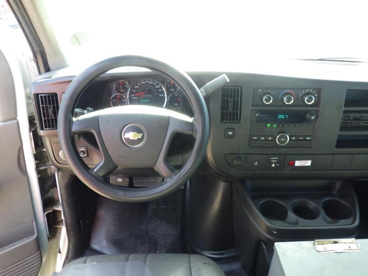 2012-chevrolet-express-2500-image-8
