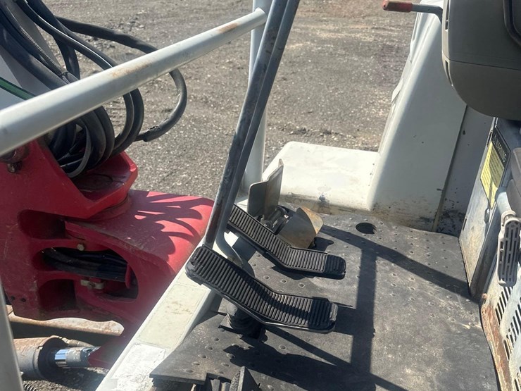 2007-takeuchi-tb135-image-16