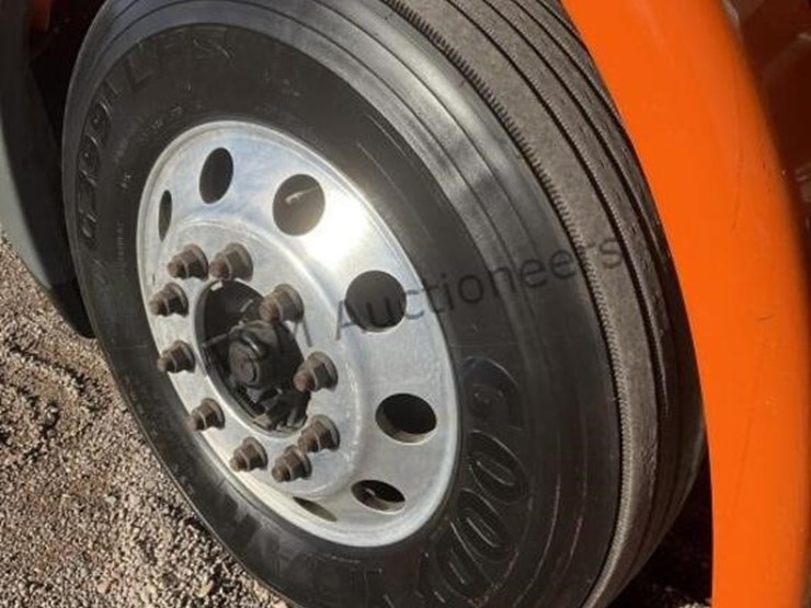 2012-freightliner-cascadia-t/t-image-10