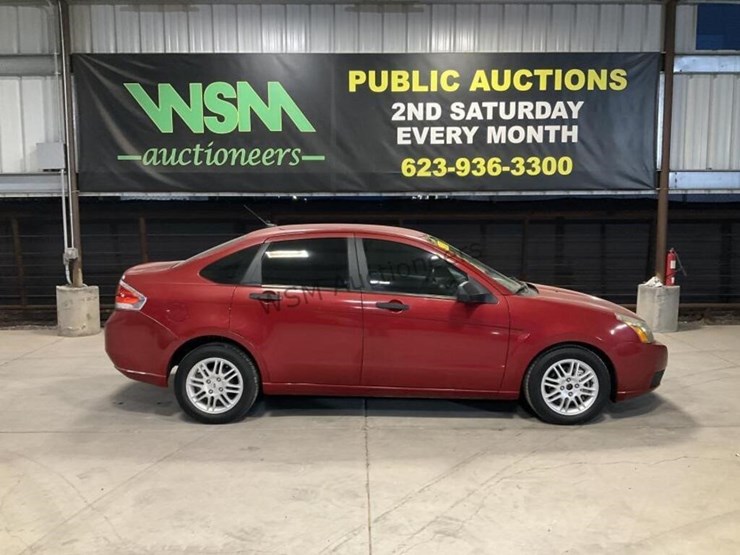 2011-ford-focus-se-sdn-image-1