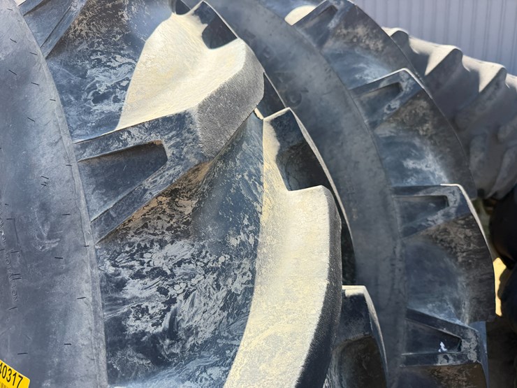 #40317-•-lot-of-(2)-520/85r46-tires-w/-apache-rims-image-3