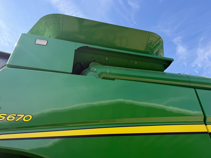 2014-john-deere-s670-image-19