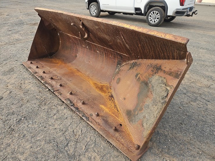 hewitt-120"-side-dump-bucket-image-1