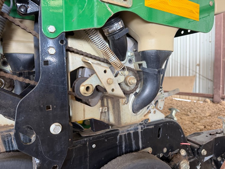 great-plains-yp825a-image-18