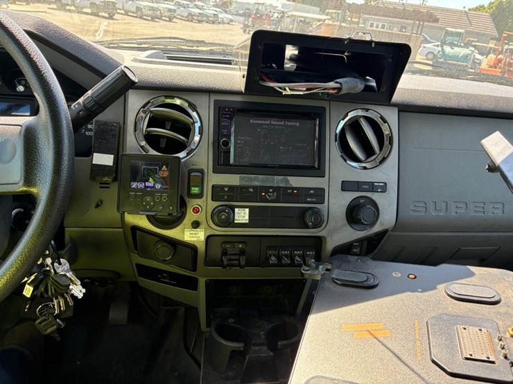 2016-ford-f550-image-11