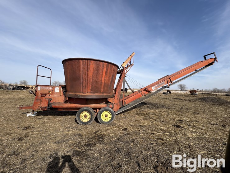 farmhand-900a-tub-grinder-image-8