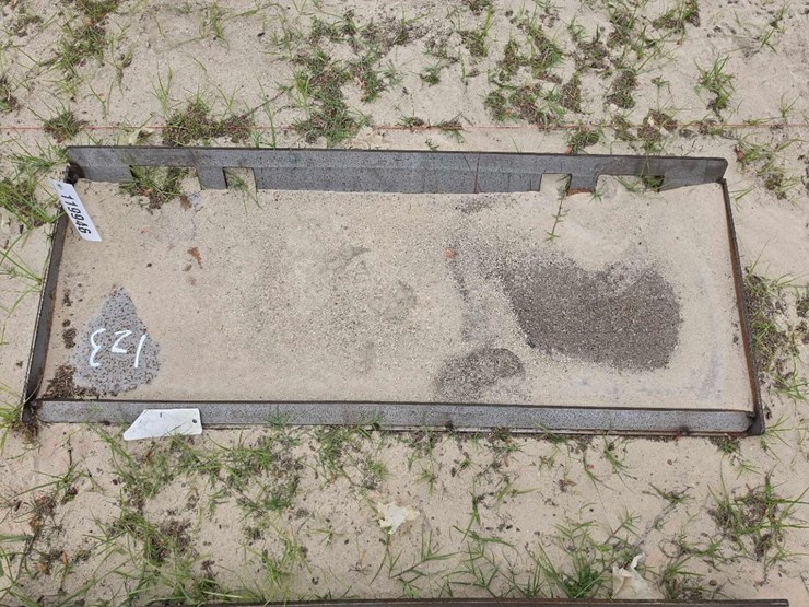 --skid-steer-solid-blank-plate-image-2