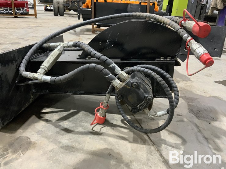 2025-massey-ferguson-730-image-14