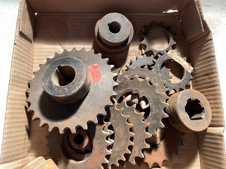 #2522-•-assortment-of-gears-image-4