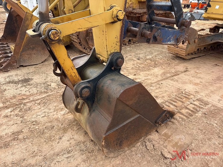 caterpillar-e120b-image-11