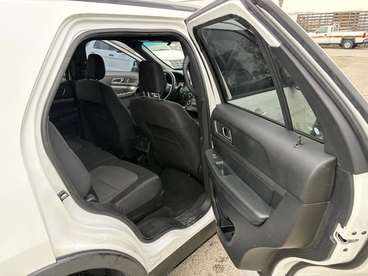 2019-ford-explorer-xlt-image-10