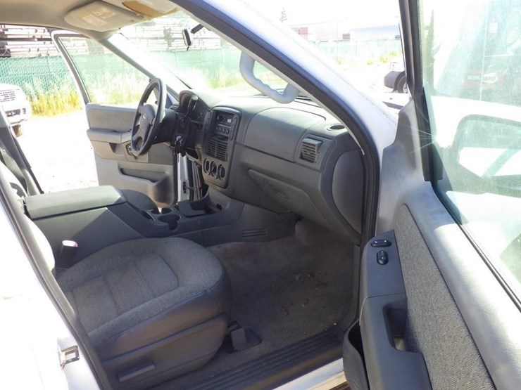 2004-ford-explorer-image-6