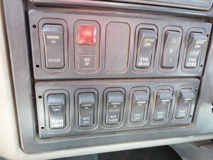 2009-international-7600-image-15