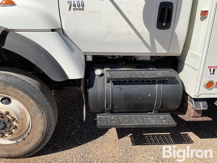 2003-international-7400-image-14