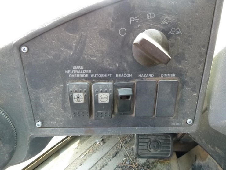 2004-caterpillar-924gz-image-13