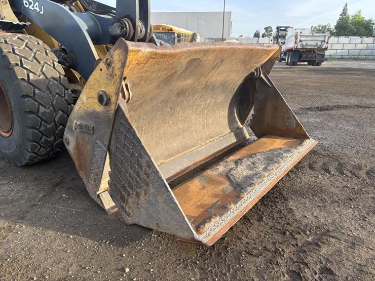 2005-deere-624j-image-11