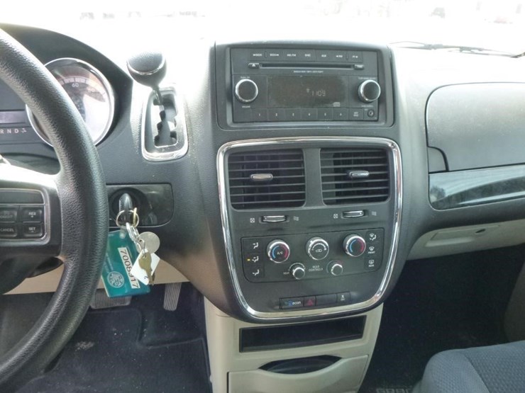 2014-dodge-grand-caravan-image-17