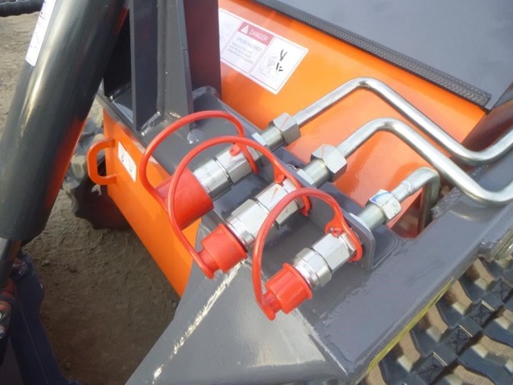 tpm-t460-skid-steer-track-loader-image-11