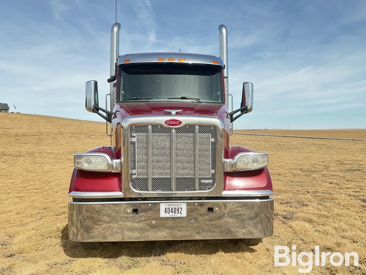 2017-peterbilt-567-image-2