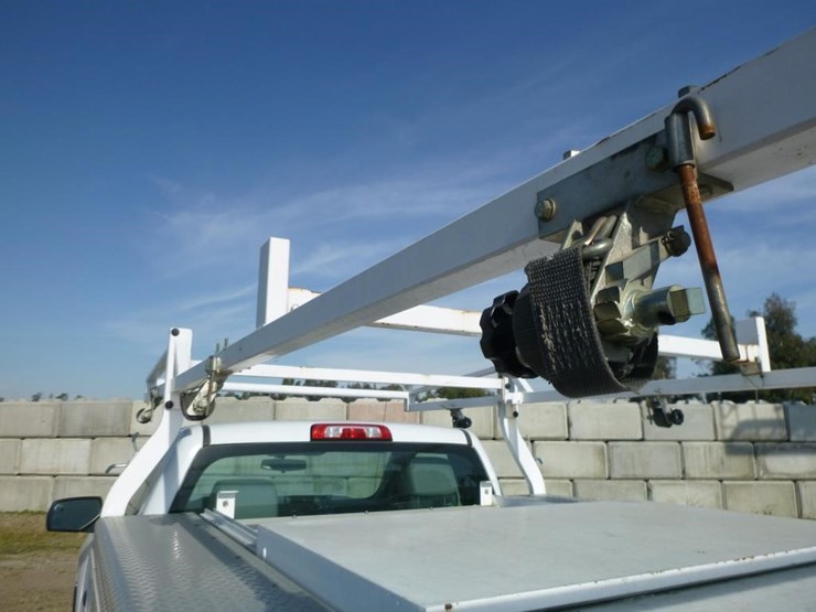 2017-chevrolet-2500-image-25