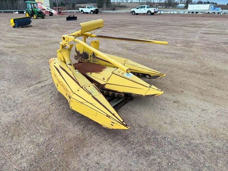 new-holland-824-image-3