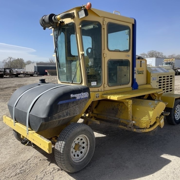 SUPERIOR BROOM DT80J