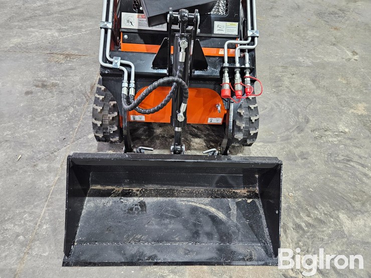 2025-massey-ferguson-730-image-17