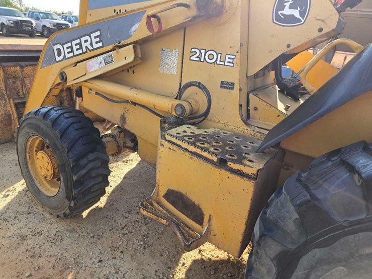 john-deere-210-image-14