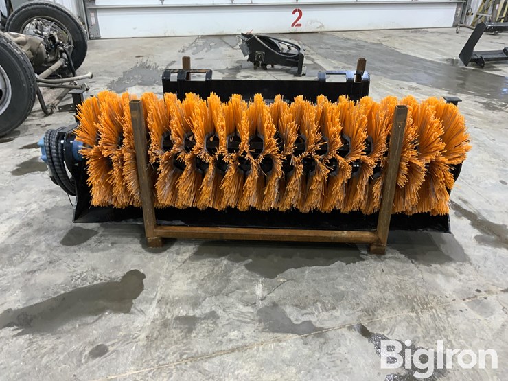 2025-massey-ferguson-730-image-2