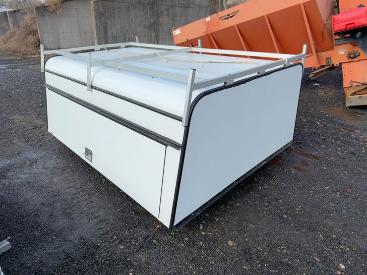 are-8'-truck-bed-cap-image-2